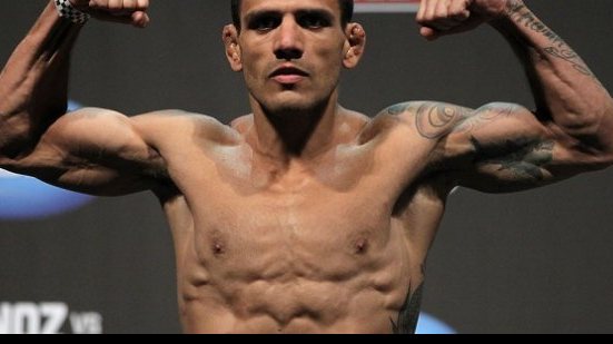 Imagem UFC confirma que Rafael dos Anjos está fora da luta contra Conor McGregor 