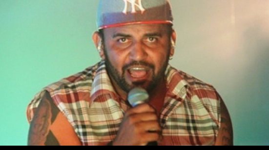 Imagem Com imagem associada a criminoso, produtor do irmão de Daniel Alves tem álibi