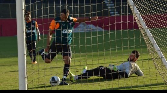 Imagem No Barradão, Vitória faz treino técnico de olho no Flu de Feira