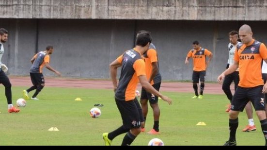 Imagem Antes de pegar o Fluminense, Vitória vai treinar em palco do duelo com feirenses