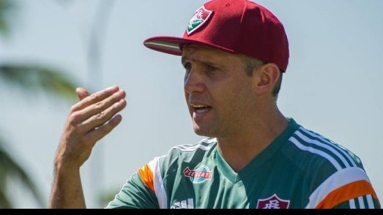 Imagem Eduardo Baptista não resiste a derrota em clássico e é demitido do Fluminense