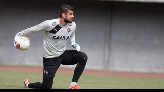 Imagem Fernando Miguel cobra evolução no Vitória e critica estádios do interior baiano