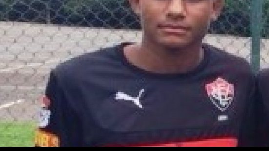 Imagem Após impasse em renovação, atacante deve trocar Vitória por Atlético (PR)