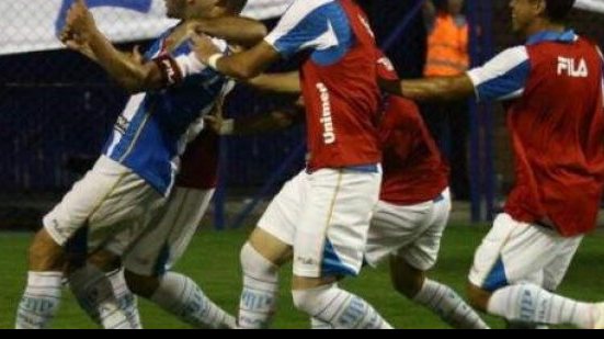 Imagem Ex-atacante do Vitória decide e Avaí vence clássico pelo estadual