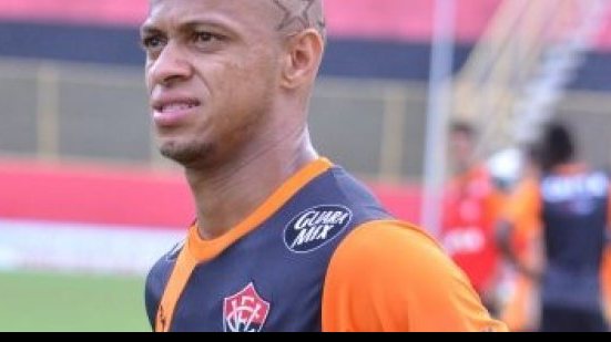 Imagem Na busca por um camisa 9, Vitória muda numeração de William Henrique