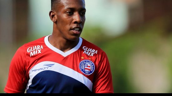 Imagem Lateral do Bahia fará exame de imagem após contusão nos EUA