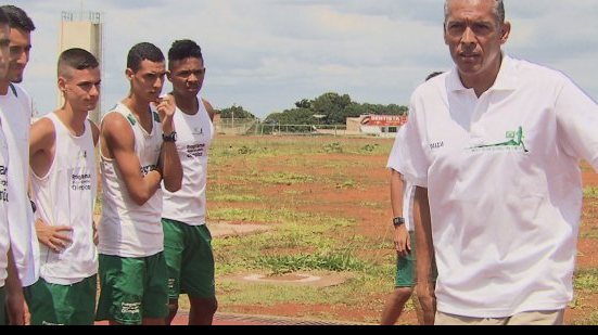 Imagem Medalha de ouro em Los Angeles, Joaquim Cruz busca sucessor em Brasília