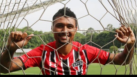 Imagem Mais um: na busca incessante por atacante, Vitória tenta comprar Kieza