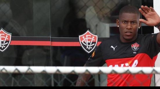 Imagem Exame não detecta grave lesão e Amaral deve voltar ao Vitória no BAVI
