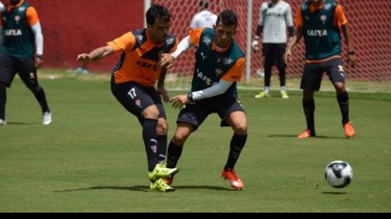 Imagem Sem goleiro, lateral e meia, Vitória encerra preparação para encarar o Feirense
