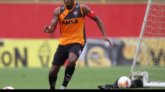 Imagem Mancini confirma Robert como titular no Vitória e rasga elogios ao atacante
