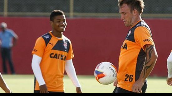 Imagem Volante do Vitória está praticamente vetado do BAVI e lateral é dúvida