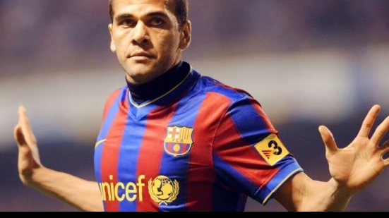 Imagem Jornal coloca Dani Alves e dois brasileiros na lista de dispensas do Barcelona