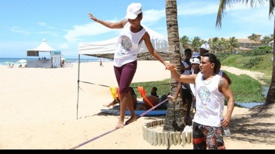Imagem Amantes do slackline podem praticar o esporte gratuitamente neste sábado (12)