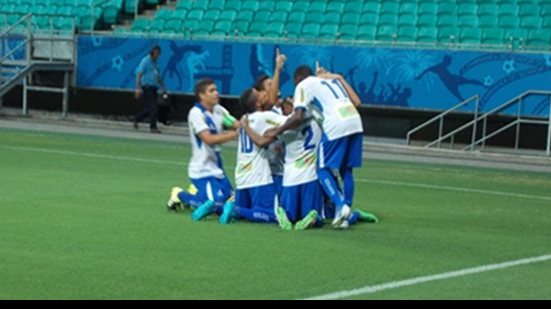 Imagem  Vergonha: Jogadores do Galícia fretam van para jogar com o Bahia