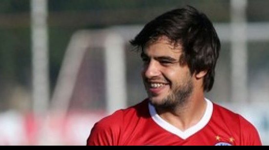 Imagem Recuperado de lesão, lateral deve voltar ao Bahia no clássico BAVI