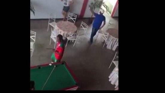 Imagem Vídeo: ex-treinador do Feirense causa confusão e faz ameaças em CT do clube