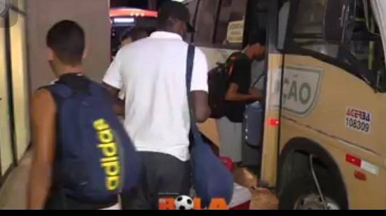Imagem Vaquinha para o buzu: diretoria do Galícia divulga nota e desmente jogadores