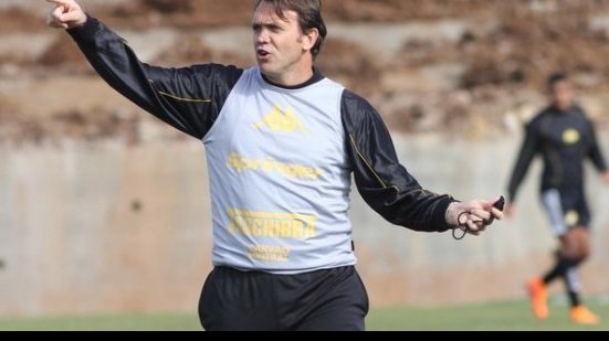 Imagem Ídolo da torcida do Vitória, Petkovic é o novo técnico de clube da Série B