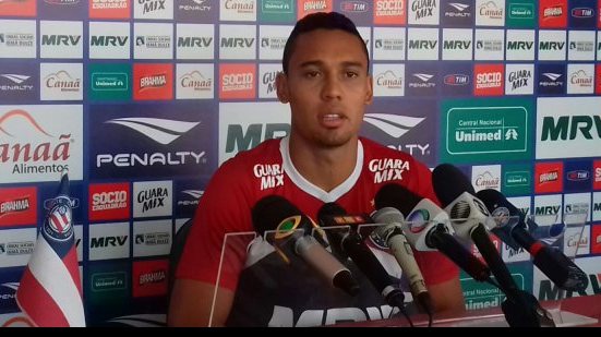 Imagem  Após derrota em clássico, atacante pede para time levantar a cabeça