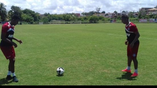 Imagem Volante e lateral participam de treino com bola no Fazendão após lesões