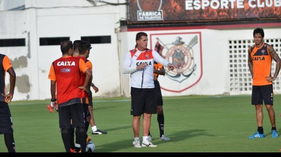 Imagem Com Kieza em campo, Mancini comanda treino tático no Vitória