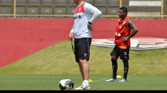 Imagem Mancini justifica ausência de Kieza e confirma time que enfrenta o Flamengo-BA