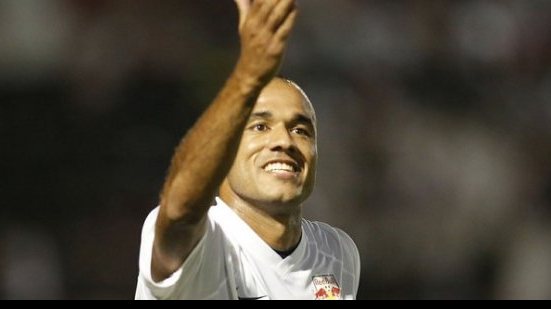 Imagem Ex-dupla BAVI, atacante comemora melhor fase da carreira em clube paulista