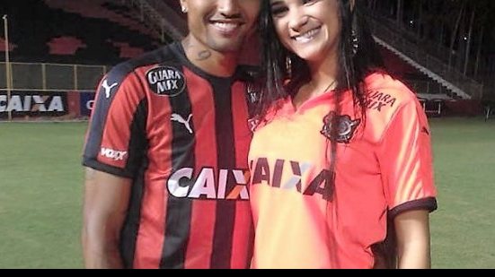 Imagem Kieza admite que mulher queria ele no Vitória: “torcedora doente”
