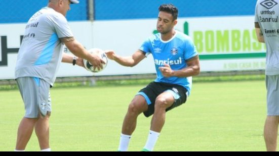 Imagem Sem finalizar negociação com o Bahia, Werley segue treinando no Grêmio