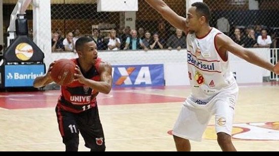 Imagem NBB: Vitória vence Caxias fora de casa e segue na briga pelos playoffs