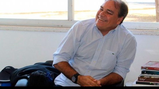 Imagem Diretor do Bahia garante busca constante por reforços e despista sobre zagueiros