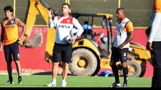 Imagem Vitória encerra preparação e Mancini relaciona time para encarar Fla de Guanambi