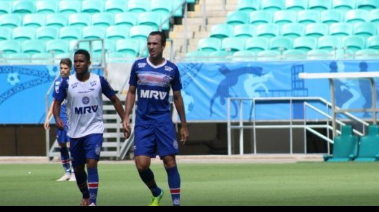 Imagem Thiago Ribeiro não vê problema em atuar como centroavante e promete empenho