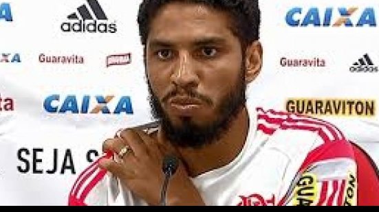 Imagem Ex-Vitória, zagueiro se diz intimidado após invasão de torcedores do Flamengo