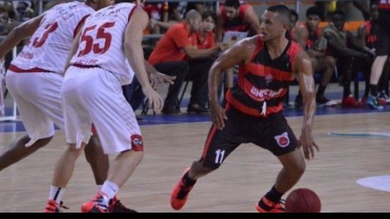 Imagem Basquete do Vitória segue na briga por uma vaga no NBB