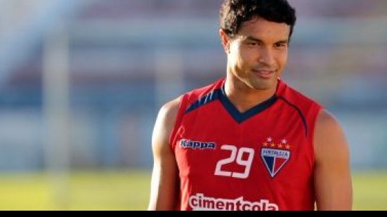 Imagem Adversário do Bahia no Nordestão, volante ex-Vitória parabeniza Salvador