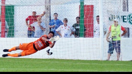 Imagem Goleiro rescinde com clube gaúcho e assina contrato de três meses com o Galo