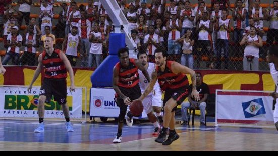 Imagem Vitória perde para o Basquete Cearense, mas avança aos playoffs do NBB