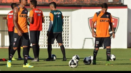Imagem Mancini comanda treino físico e técnico no Barradão e Victor Ramos é poupado