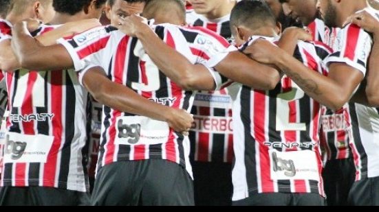 Imagem Ex-Vitória recebe terceiro cartão e só volta ao Santa em possível jogo com Bahia