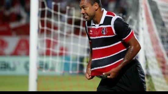 Imagem Ex-Bahia, Wallyson cobra atenção total no Santa Cruz em duelo no Nordestão