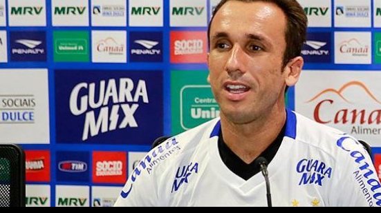 Imagem  Com pequena fratura na mão, Thiago Ribeiro não desfalcará o Bahia
