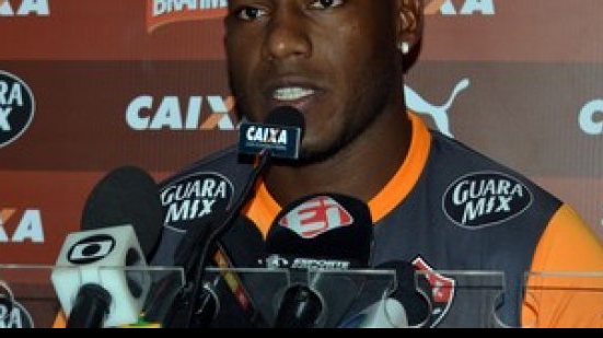 Imagem Amaral avalia período sem jogos no Vitória: "Ajuda a entrosar"