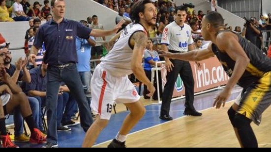 Imagem NBB: sem ala que fraturou vértebra, Vitória já está em Mogi para decisão
