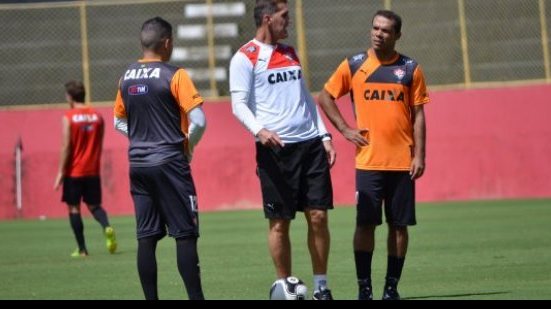 Imagem Vitória faz treino de finalização e está definido para duelo de domingo