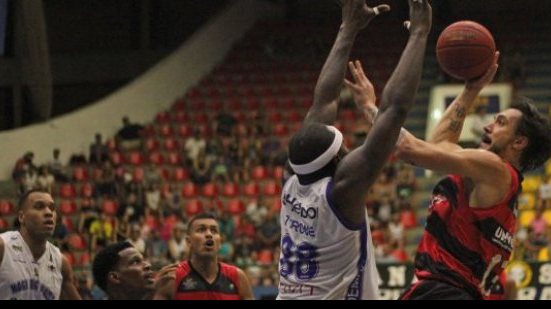 Imagem Vitória tem jogo decisivo pelo NBB neste sábado (9) contra o Mogi
