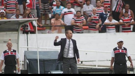 Imagem Técnico do Santa Cruz quer esquecer pressão e cobra dedicação contra o Bahia