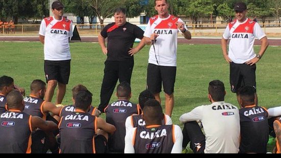 Imagem Vitória faz reconhecimento de gramado e tem time indefinido 