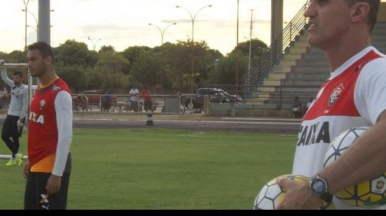 Imagem Mancini quer esquecer tabu na Copa do Brasil e cobra foco no Vitória